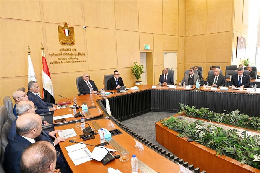 وزير الإسكان ورئيس الهيئة العربية للتصنيع يتابعان تنفيذ مشروعات حياة كريمة